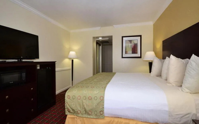 photo 3 of Motel 6 Dallas, Tx - Downtown