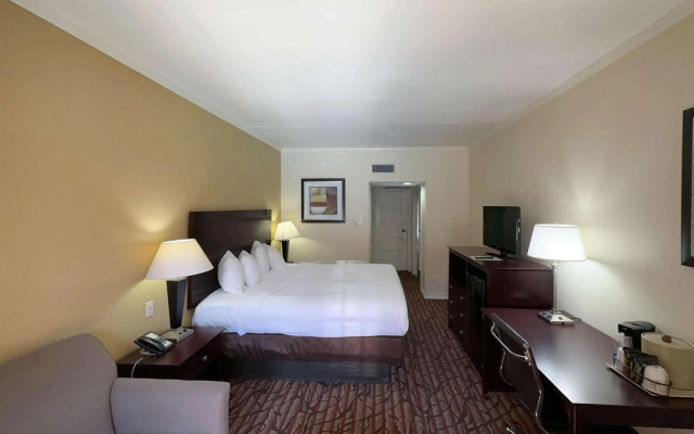 photo 3 of Motel 6 Dallas, TX – Downtown