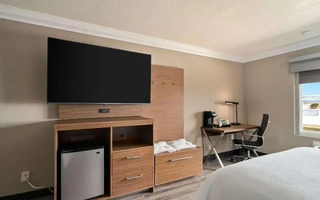 photo 2 of Best Western Newport Mesa Hotel