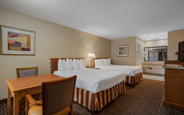 photo 3 of Best Western Norwalk Inn