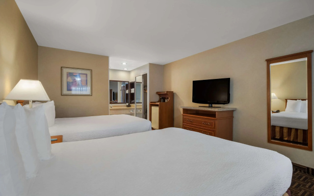 photo 4 of Best Western Norwalk Inn