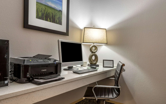 photo 3 of Best Western Oakdale Inn