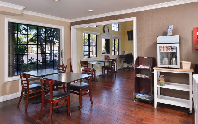 photo 4 of Best Western Palm Garden Inn