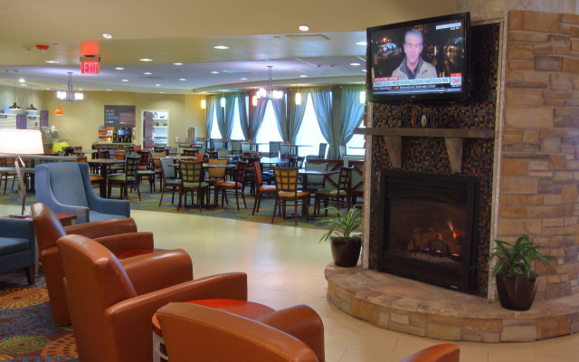 photo 2 of Holiday Inn Express & Suites Pittsburgh West - Greentree by IHG