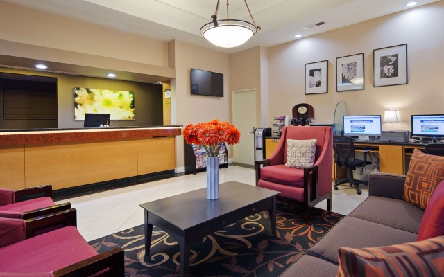 photo 2 of Best Western Pasadena Inn
