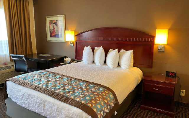 photo 3 of Best Western Pasadena Inn