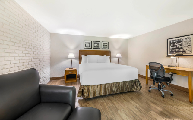 photo 4 of Best Western Pine Tree Motel