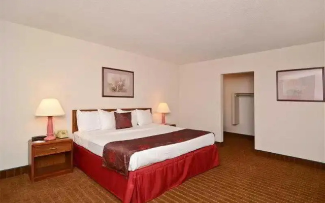 photo 3 of Best Western Plaza Inn