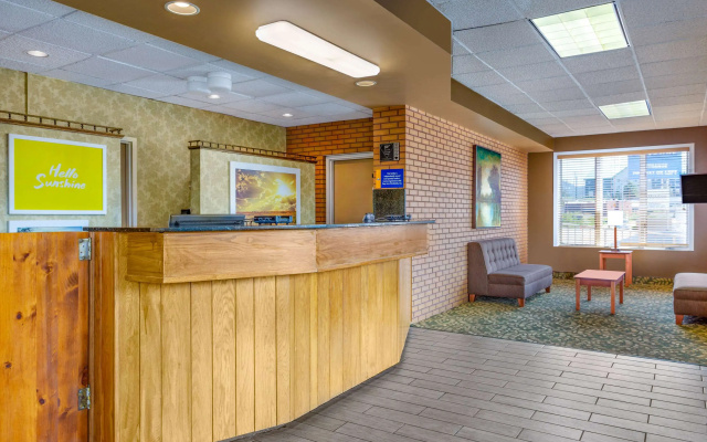 photo 2 of Days Inn by Wyndham Breezewood