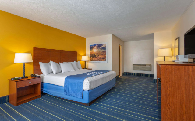 photo 3 of Days Inn by Wyndham Breezewood