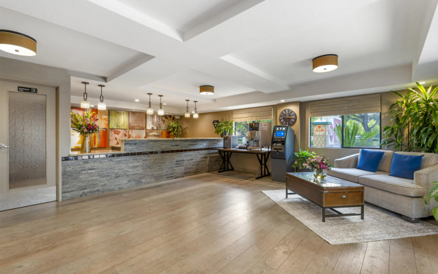 photo 2 of Best Western Plus Anaheim Inn