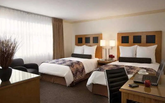 photo 3 of Carlyle Inn