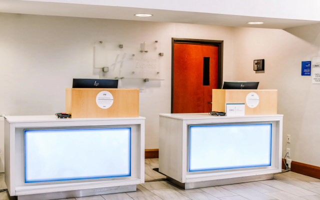 photo 2 of Holiday Inn Express & Suites Charlottesville - Ruckersville by IHG