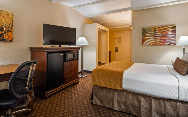 photo 4 of Best Western Coach House