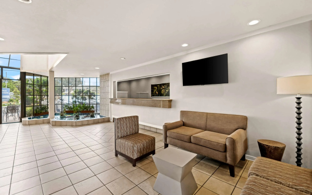 photo 2 of Best Western De Anza Inn