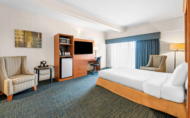 photo 4 of Best Western De Anza Inn
