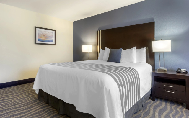 photo 4 of Best Western Plus Edmonds Harbor Inn