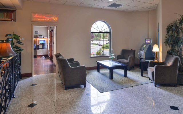 photo 2 of Holiday Inn Express Federal Way Seattle South by IHG