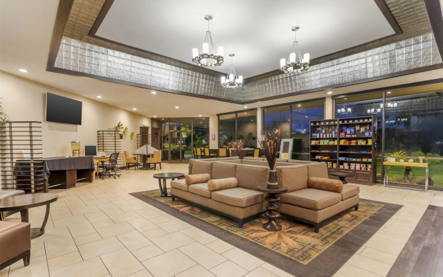 photo 2 of Best Western Plus Garden Court Inn