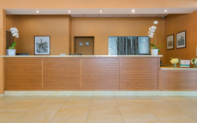 photo 2 of Gateway Hotel Santa Monica