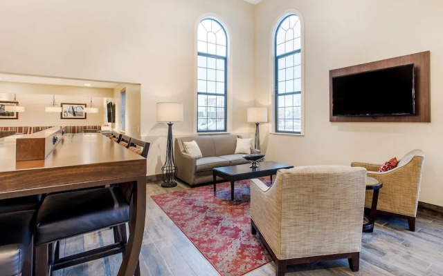 photo 2 of Best Western Plus Grand Castle Inn & Suites