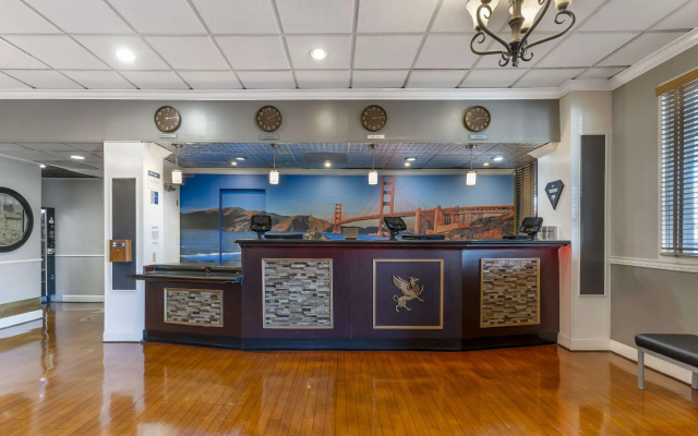 photo 2 of Best Western Plus Grosvenor Airport Hotel
