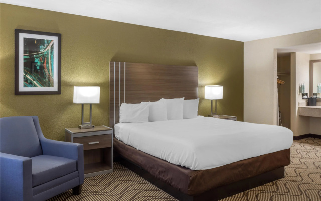 photo 4 of Best Western Heritage Inn