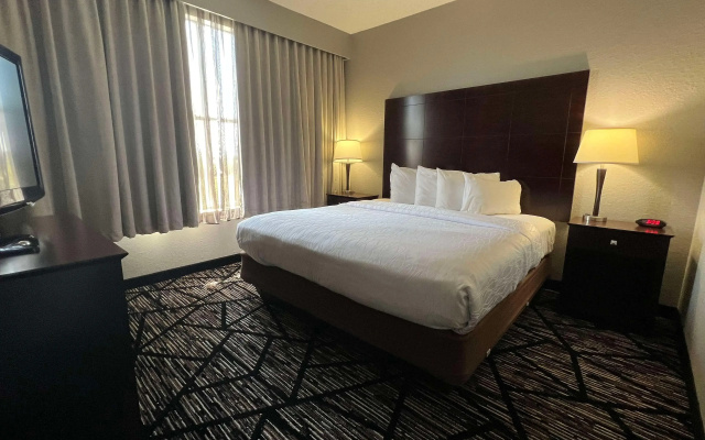 photo 3 of Best Western Plus Hobby Airport Inn & Suites