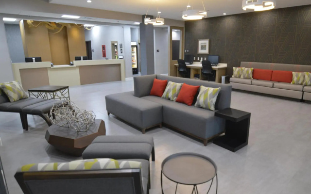 photo 2 of Comfort Inn & Suites Houston I-45 North - IAH