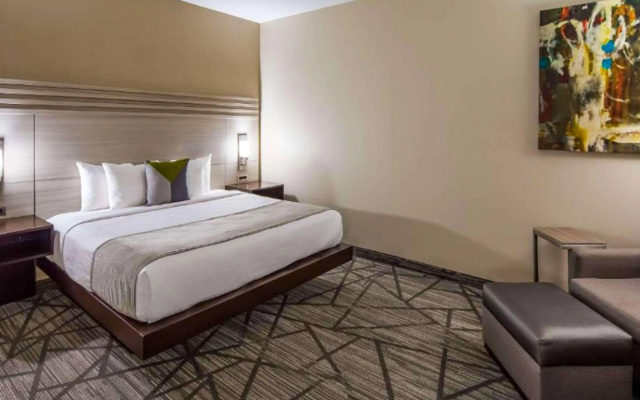 photo 4 of Comfort Inn & Suites Houston I-45 North - IAH