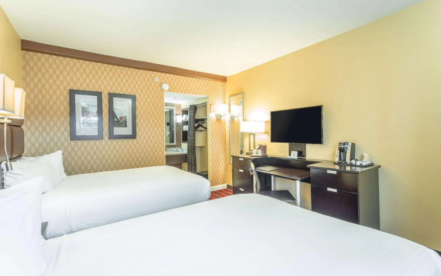 photo 5 of Inn at the Peachtrees, an Ascend Collection Hotel