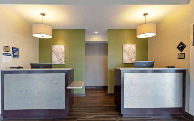 photo 2 of Best Western Plus Inn At The Vines