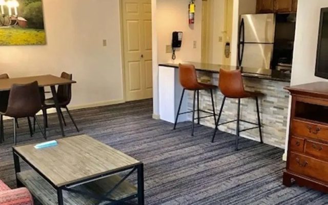 photo 4 of Best Western Plus Inn & Suites