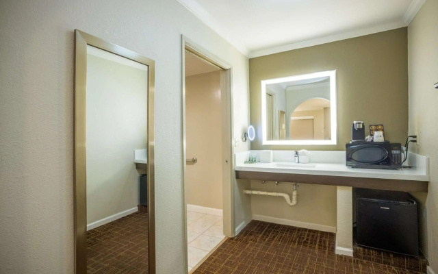 photo 3 of Best Western Inn
