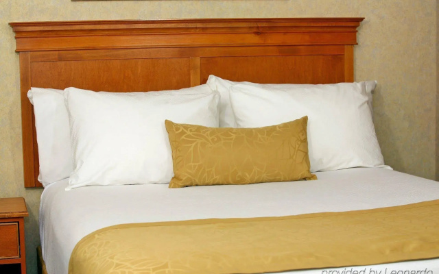 photo 4 of Hotel d’Lins Ontario Airport