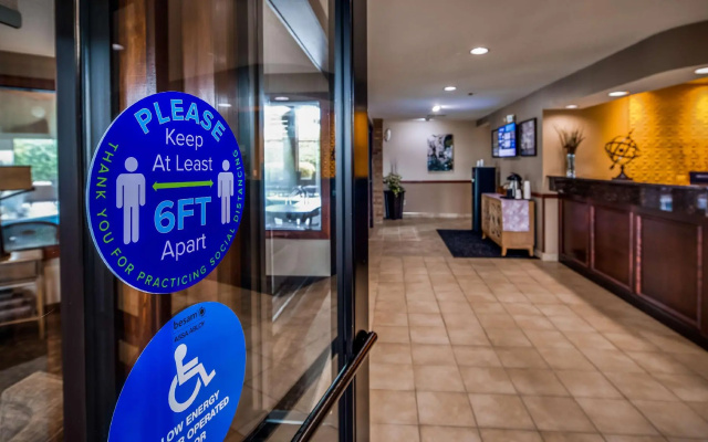 photo 2 of Best Western Lakewood Inn