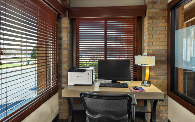 photo 3 of Best Western Lakewood Inn