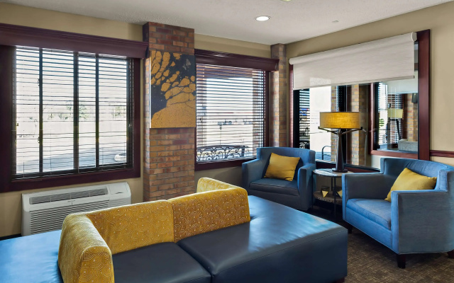 photo 4 of Best Western Lakewood Inn