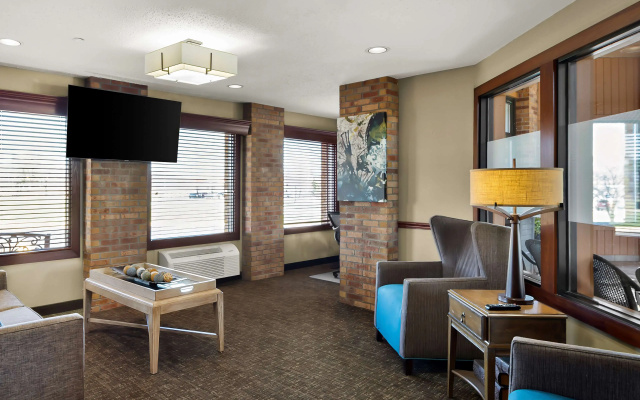 photo 5 of Best Western Lakewood Inn