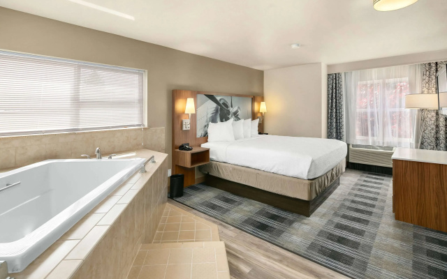 photo 2 of Executive Residency by Best Western Navigator Inn & Suites