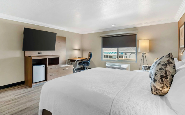 photo 3 of Best Western Plus Newport Mesa Inn