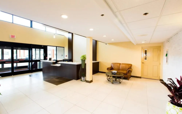 photo 2 of Best Western Plus Oakbrook Inn