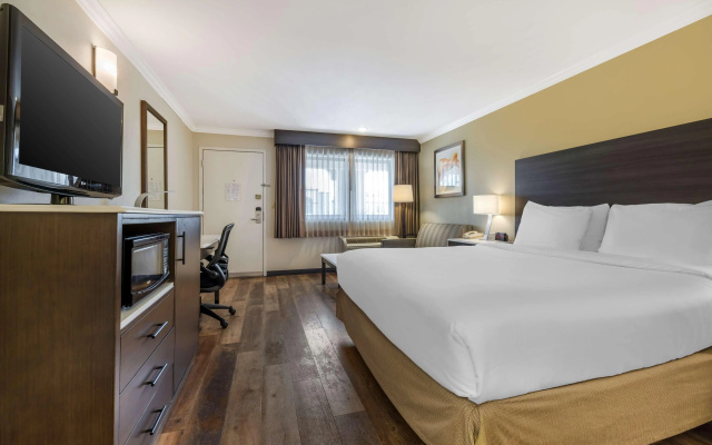 photo 3 of Best Western Plus Orange County Airport North