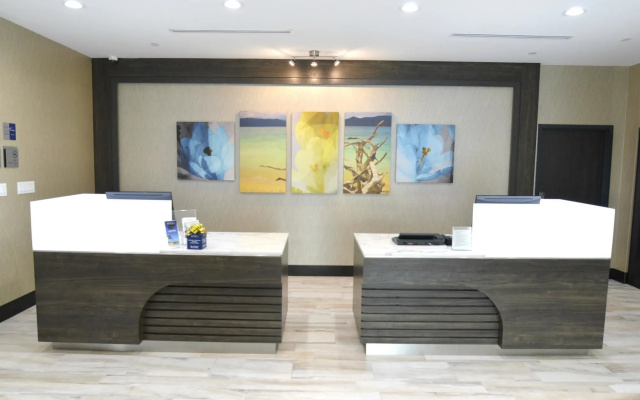 photo 2 of Holiday Inn Express And Suites Pasadena Houston Southeast by IHG