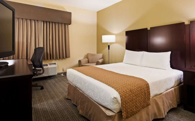 photo 4 of Best Western Plus Plaza by the Green