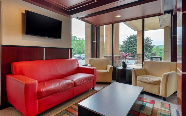photo 3 of Best Western Plus Poconos Hotel