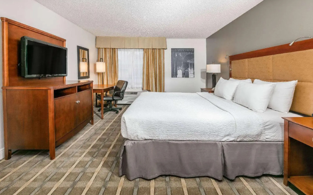 photo 4 of Richmond Inn & Suites-baton Rouge