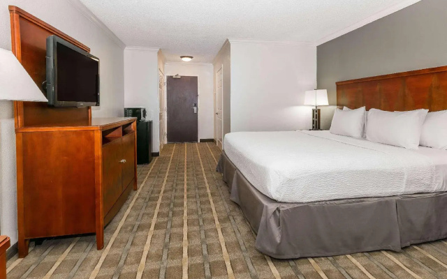 photo 5 of Richmond Inn & Suites-baton Rouge