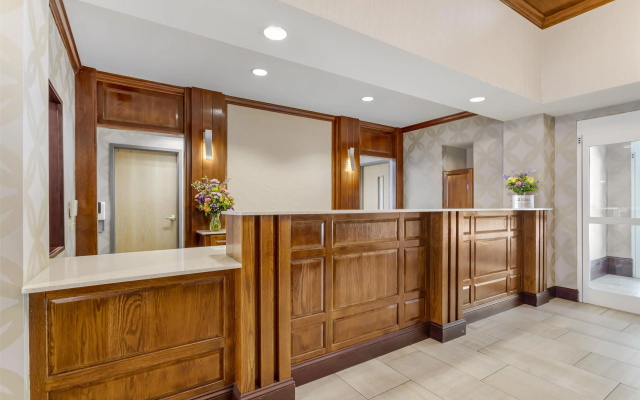 photo 2 of Best Western Plus River Escape Inn & Suites