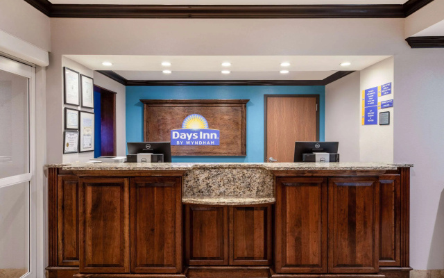photo 4 of Days Inn by Wyndham Baton Rouge/I-10
